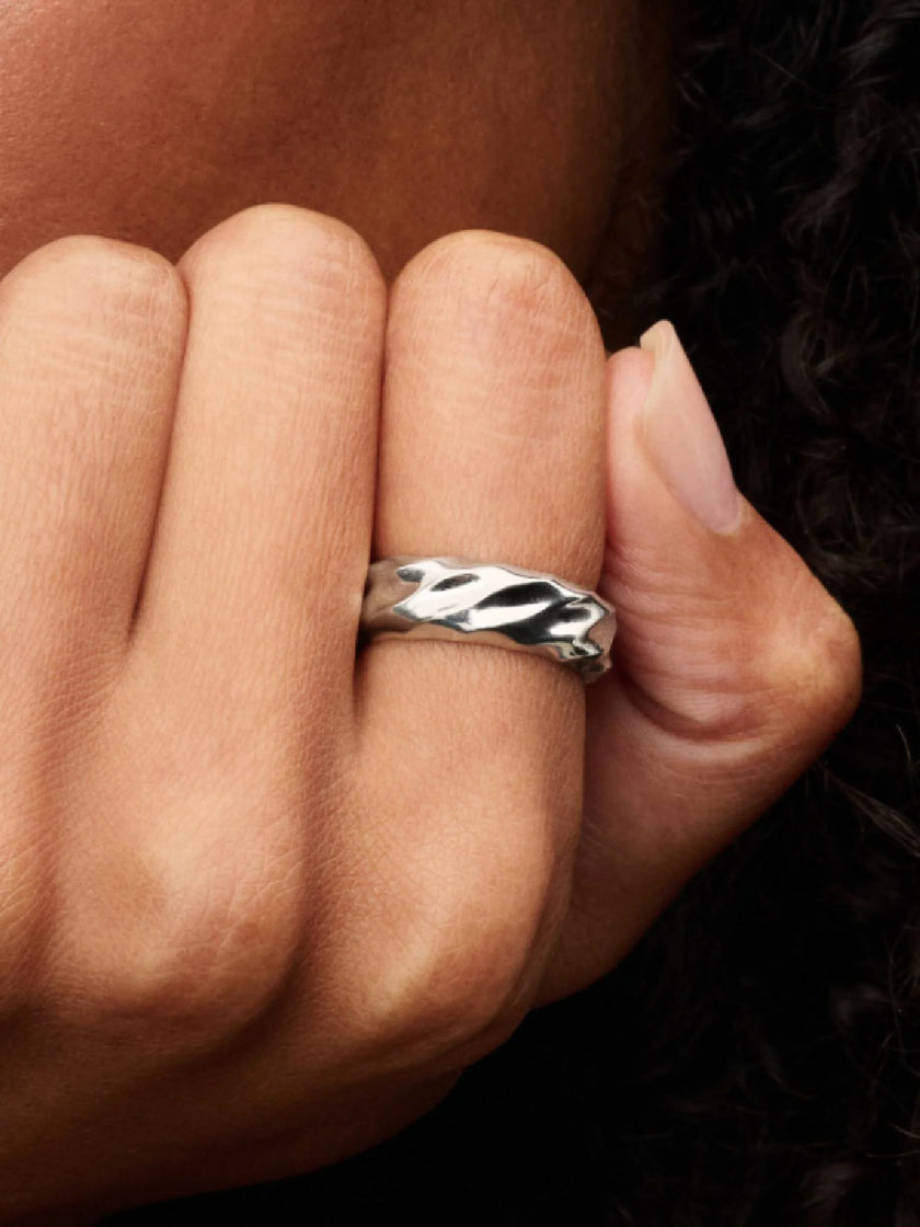 PANDORA ESSENCE |  Anello Fascia Larga Dune | 193886C00
