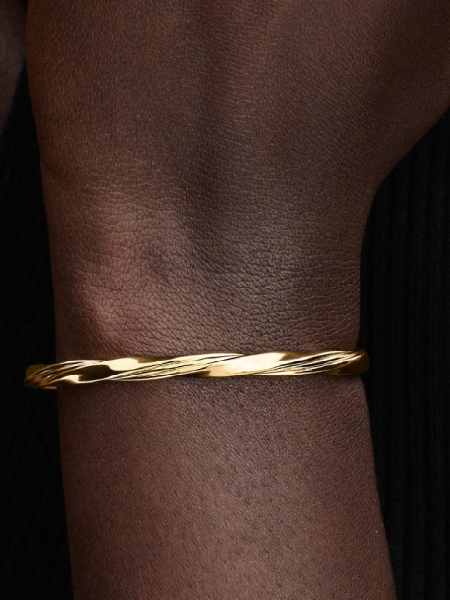 PANDORA ESSENCE | Bracciale Aperto Linea Avvolgente | 563869C00