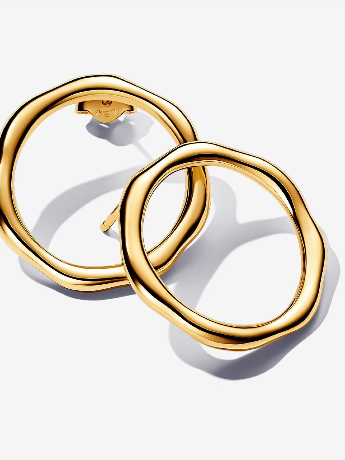 PANDORA ESSENCE | Orecchini Linea Sinuosa Circolare Placcatura in Oro 14k | 263265C00