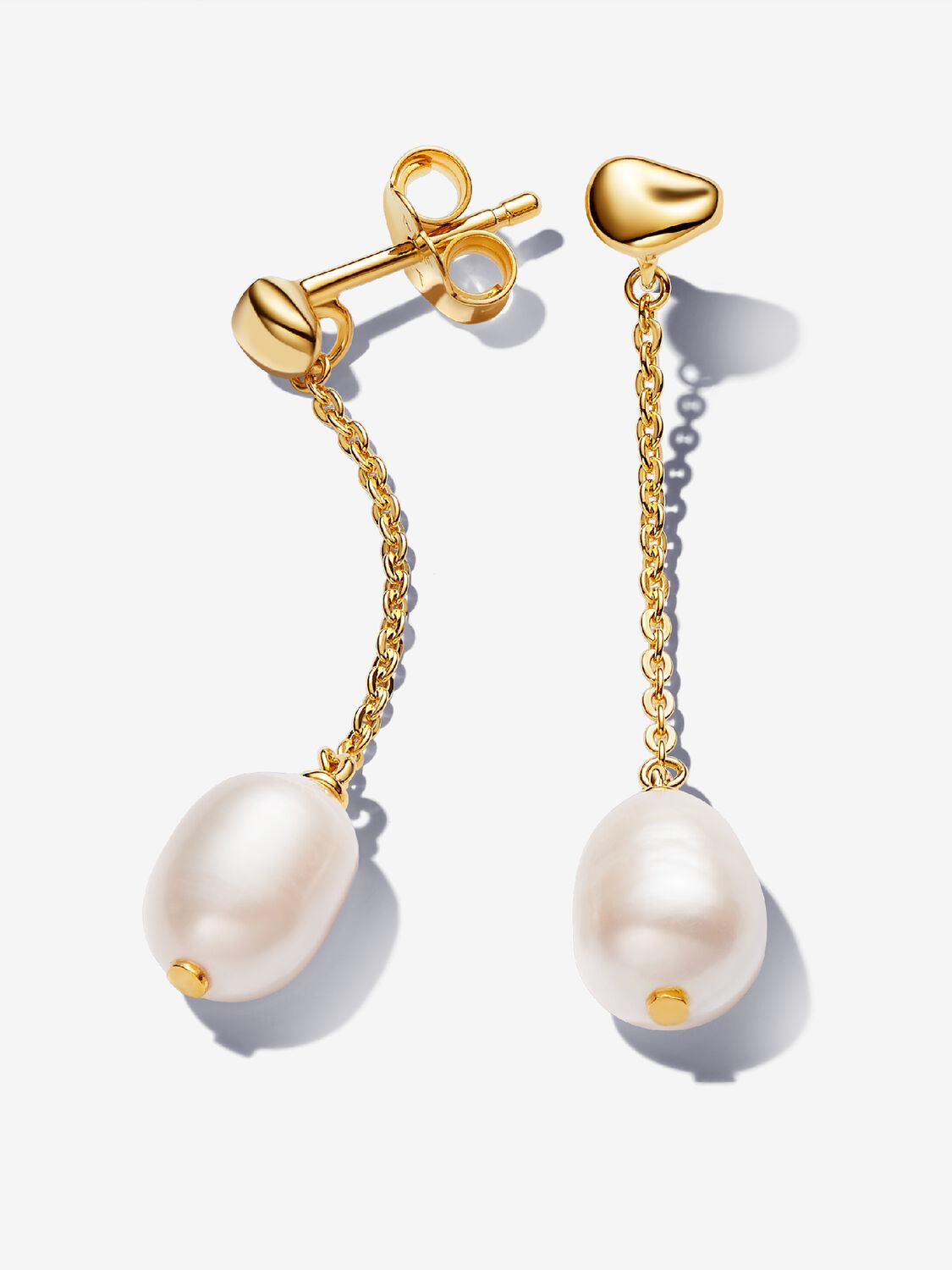 PANDORA ESSENCE | Orecchini Pendenti con Perla d’Acqua Dolce Coltivata Placcatura in Oro 14k | 263313C01