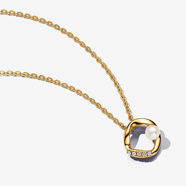 PANDORA ESSENCE | Collana Cerchio Linea Sinuosa con Perla d'Acqua Dolce Coltivata e Pavè | 363303C01-45