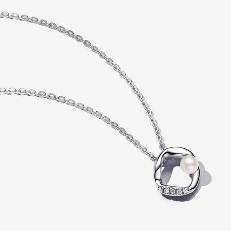 PANDORA ESSENCE | Collana Cerchio Linea Sinuosa con Perla d'Acqua Dolce Coltivata e Pavè | 393303C01-45