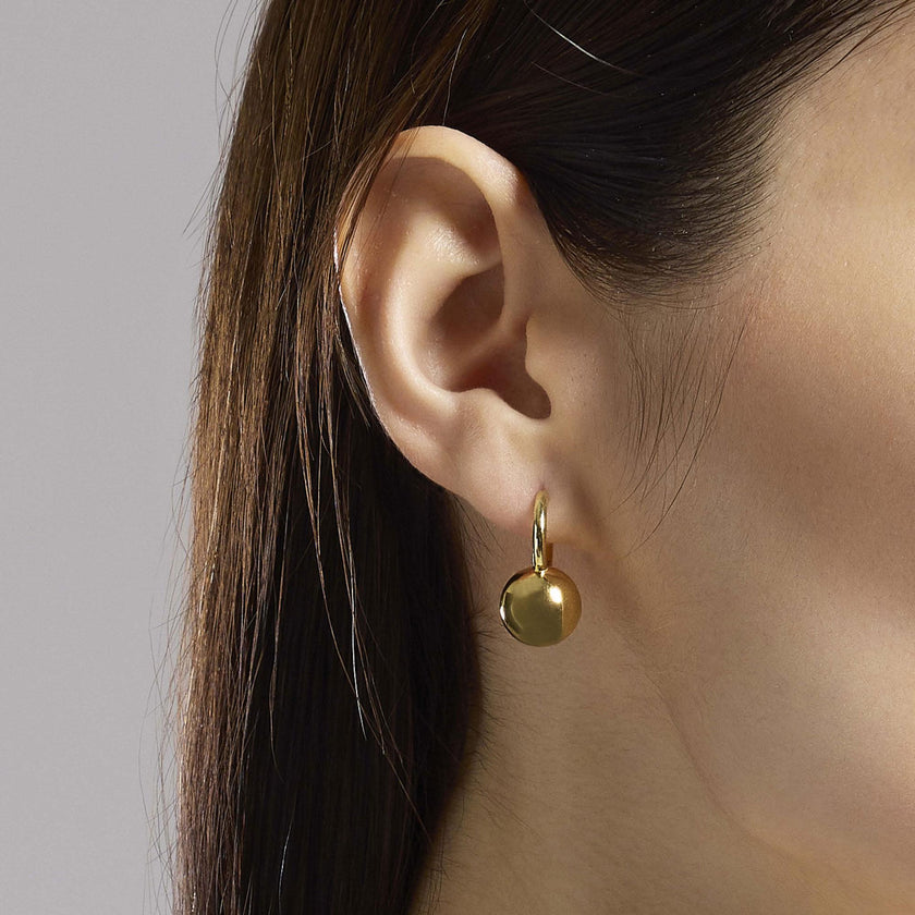 Mabina | Orecchini placcati oro a cerchio con sfera Boule | 563868
