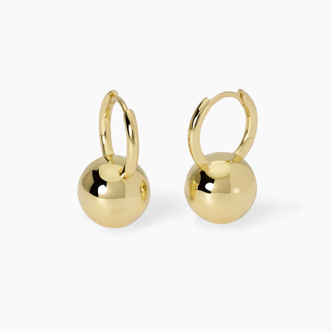 Mabina | Orecchini placcati oro a cerchio con sfera Boule | 563868