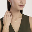 Mabina | Orecchini a cerchio dorati con ciondolo occhio LOOK AT ME | 563974