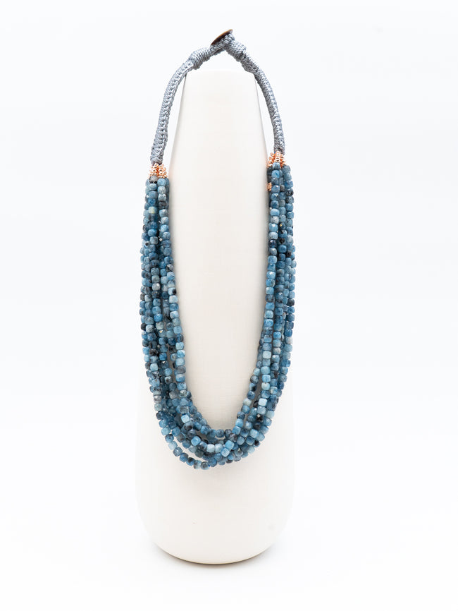 Gemmarium | Collana multifilo Acquamarina Cubo, Ematite, Macramè | ACQCOLL7F001/1