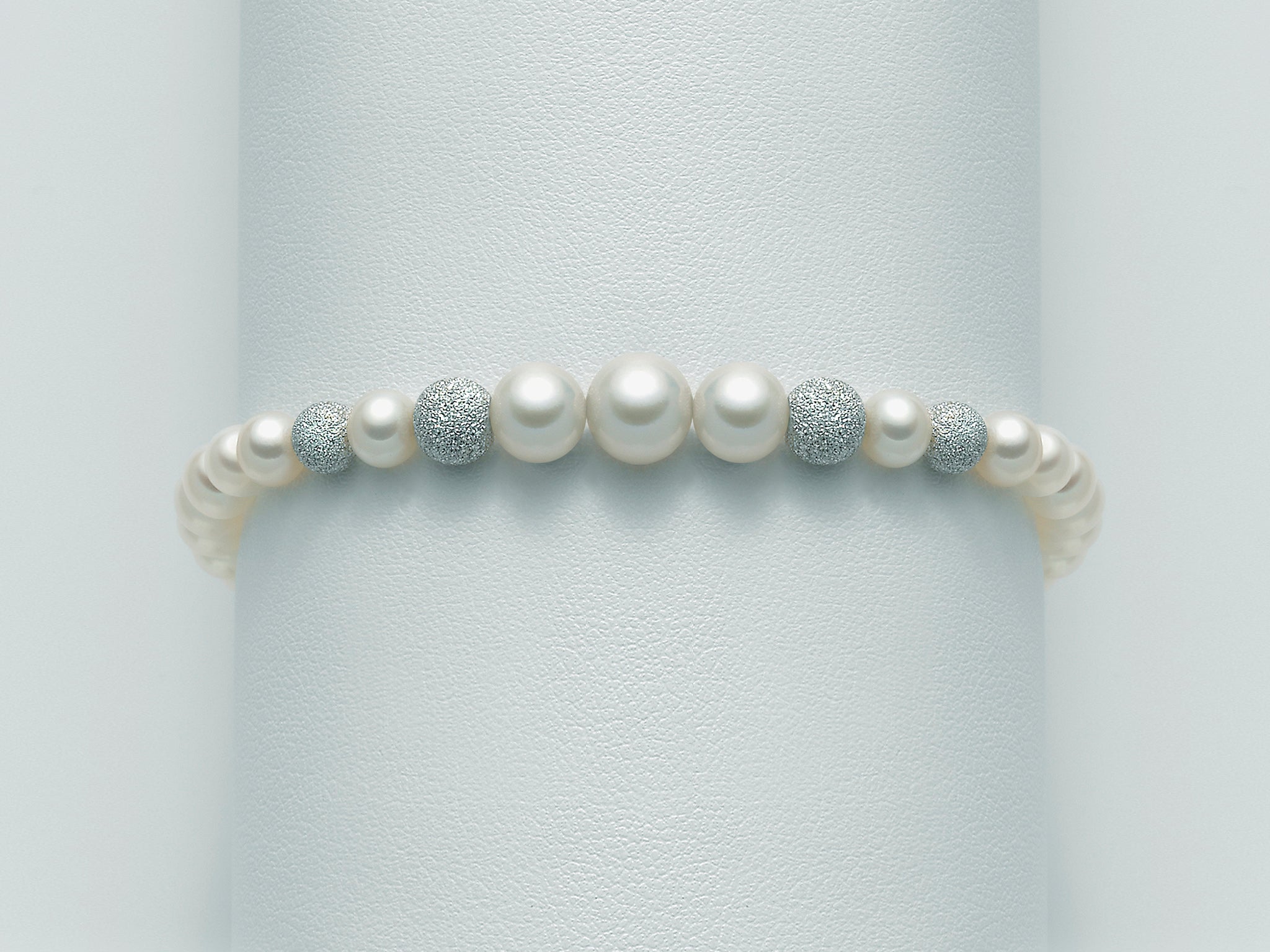MILUNA | Bracciale di perle Oriente a scalare con sfere in oro bianco diamantate | PBR1771V