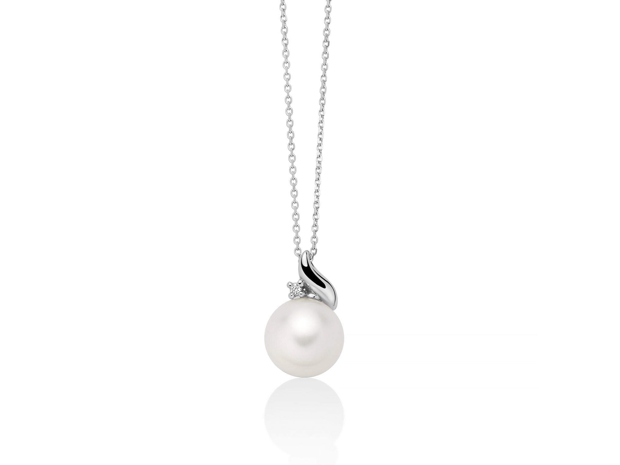 MILUNA | Collana di perle Oriente con motivo a onda in oro bianco e diamante | PCL6556
