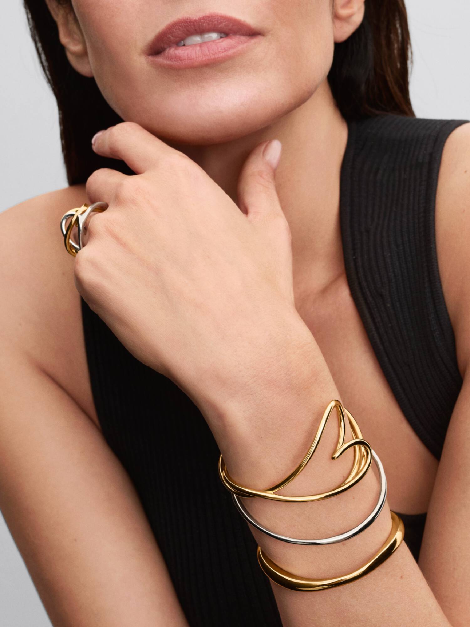 PANDORA ESSENCE | Bracciale Aperto Cuore Linea Sinuosa | 563808C00