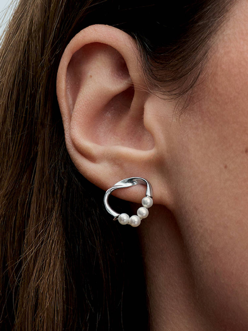 PANDORA ESSENCE | Orecchini Linea Sinuosa Circolare con Perle d'Acqua Dolce Coltivate | 293276C01