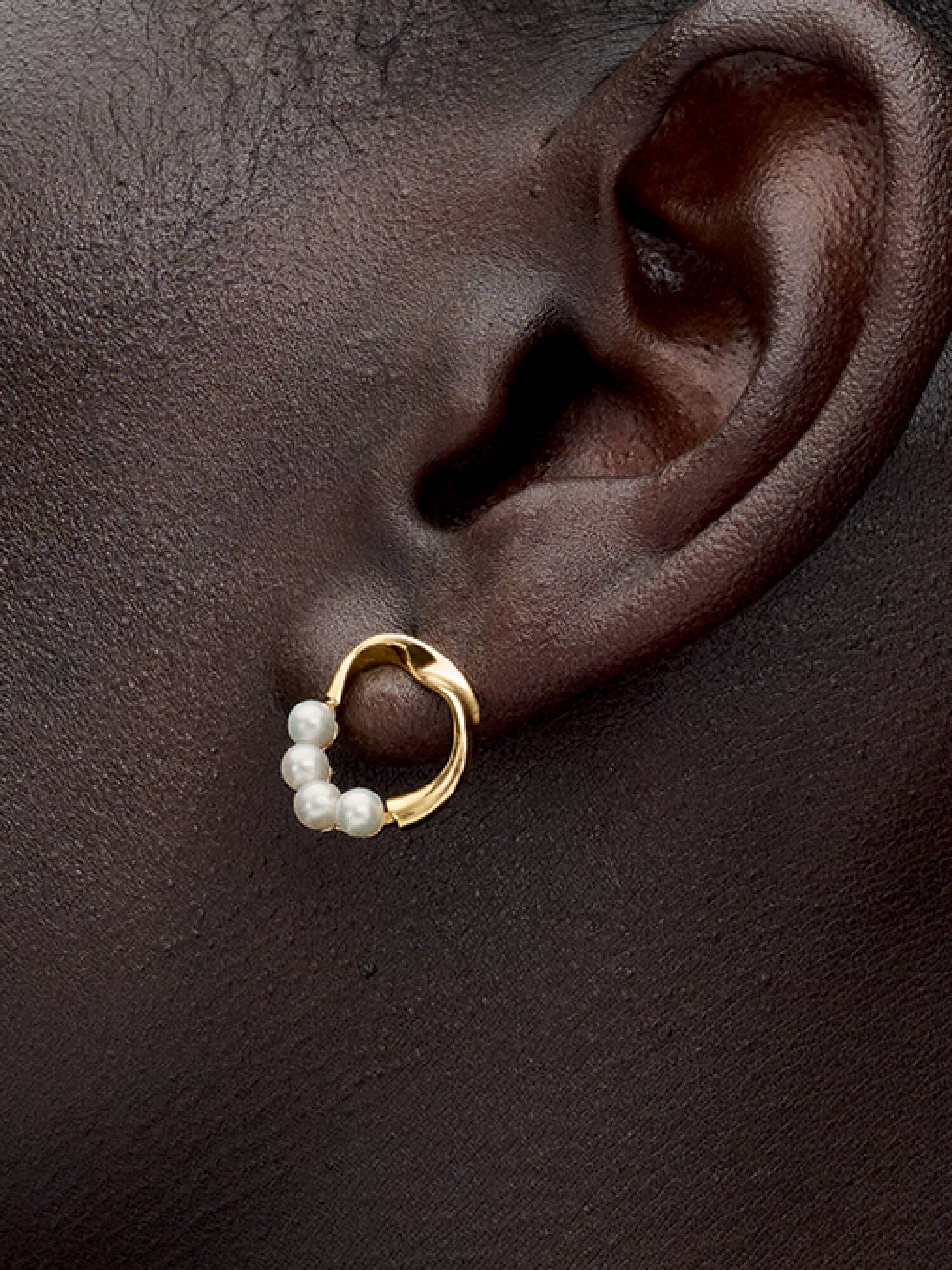 PANDORA ESSENCE | Orecchini Linea Sinuosa Circolare con Perle d'Acqua Dolce Coltivate | 263276C01