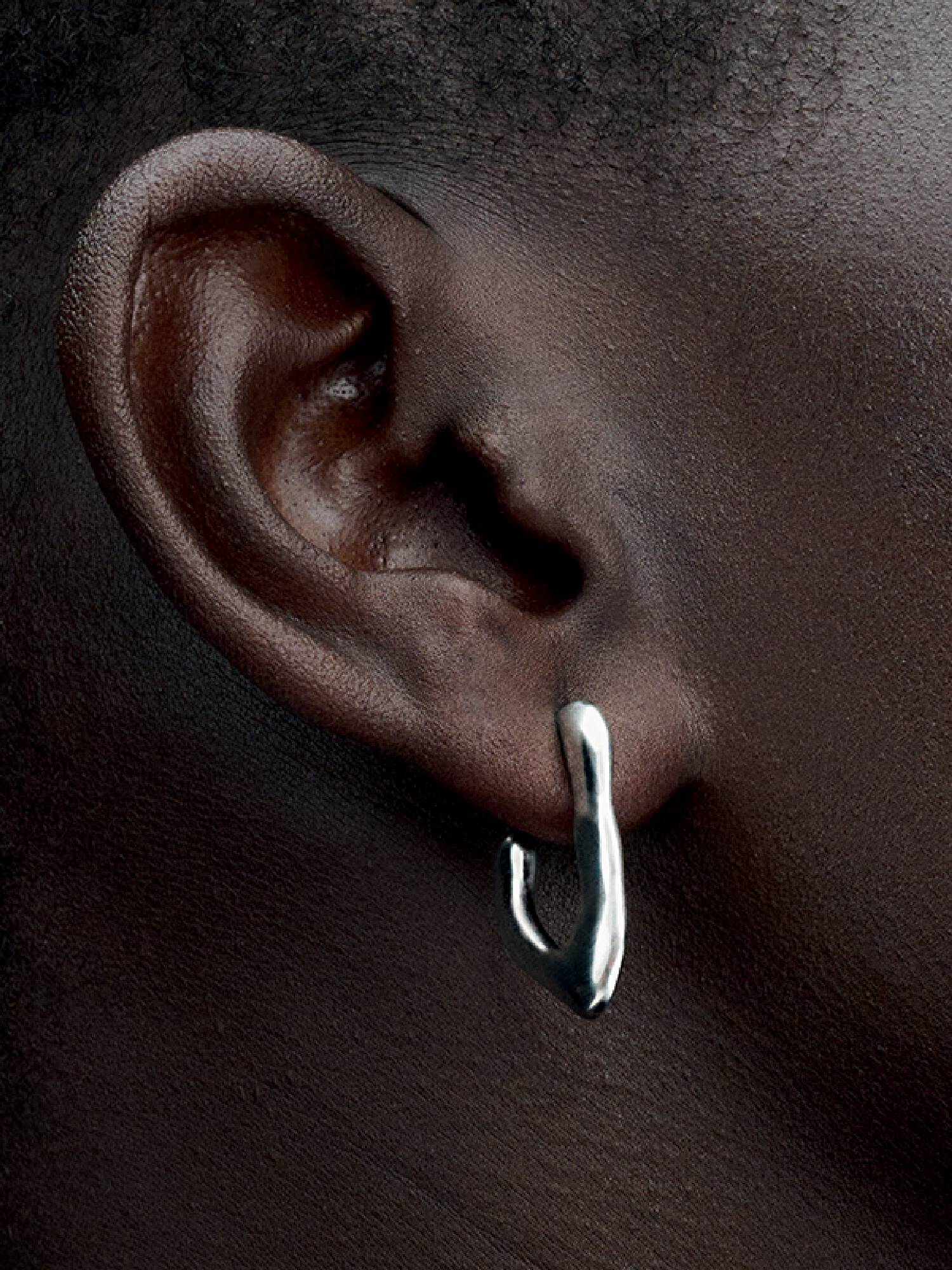 PANDORA ESSENCE | Orecchini Cerchi a V Aperti Linea Sinuosa | 293290C00
