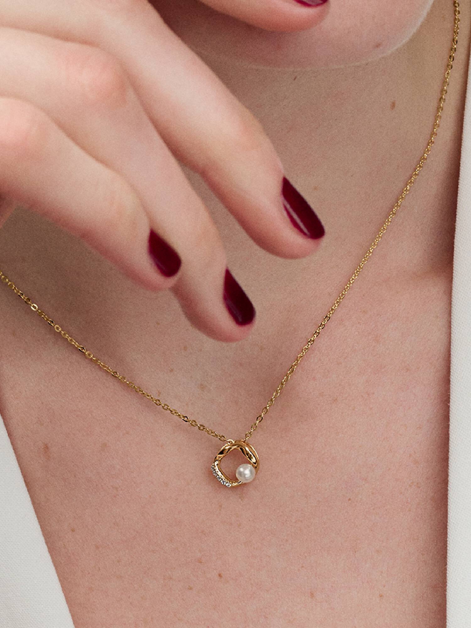 PANDORA ESSENCE | Collana Cerchio Linea Sinuosa con Perla d'Acqua Dolce Coltivata e Pavè | 363303C01-45